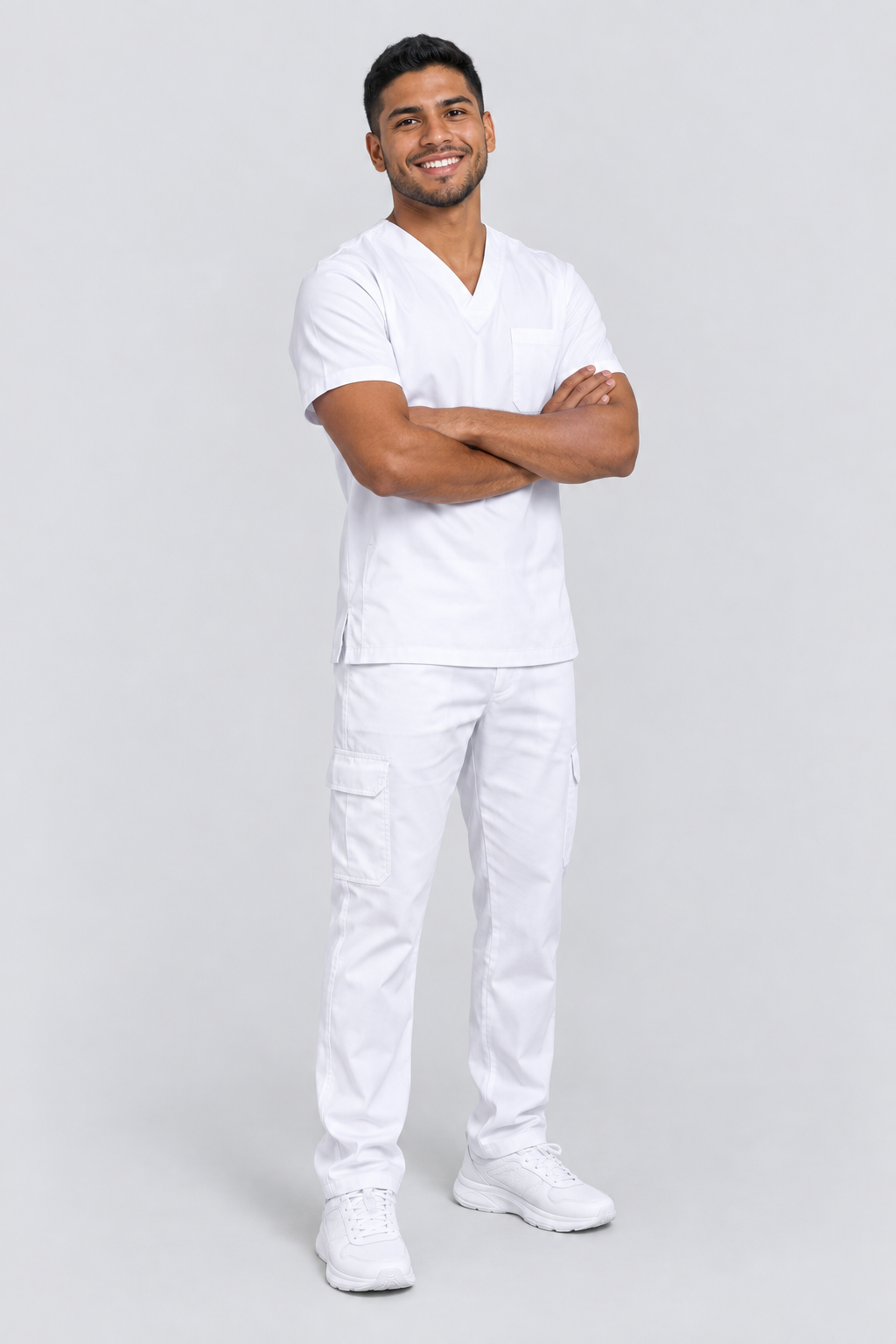 Uniforme blanco moreno - brazos cruzados