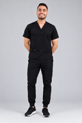 Uniforme negro caballero - fondo gris 1